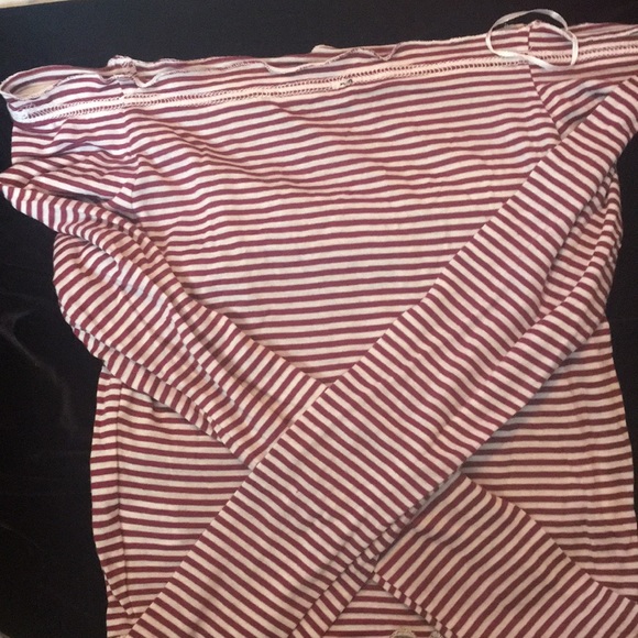 Off the Shoulder Long Sleeve Lot - Picture 4 of 6